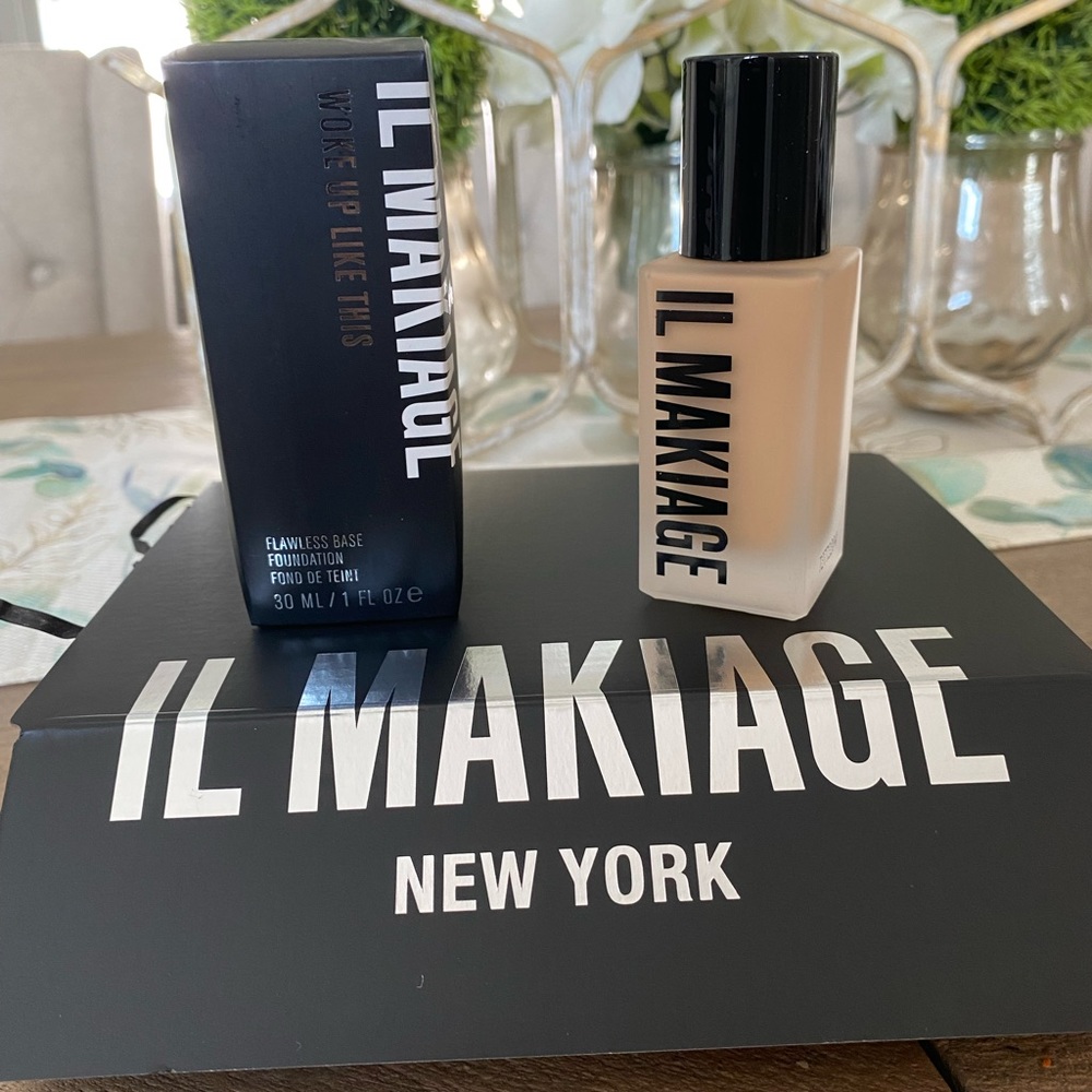 IL Makiage. Foundation shade 95. Never opened